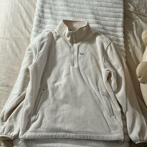 Aritzia sweatshirt. Only worn once like new. Size small.